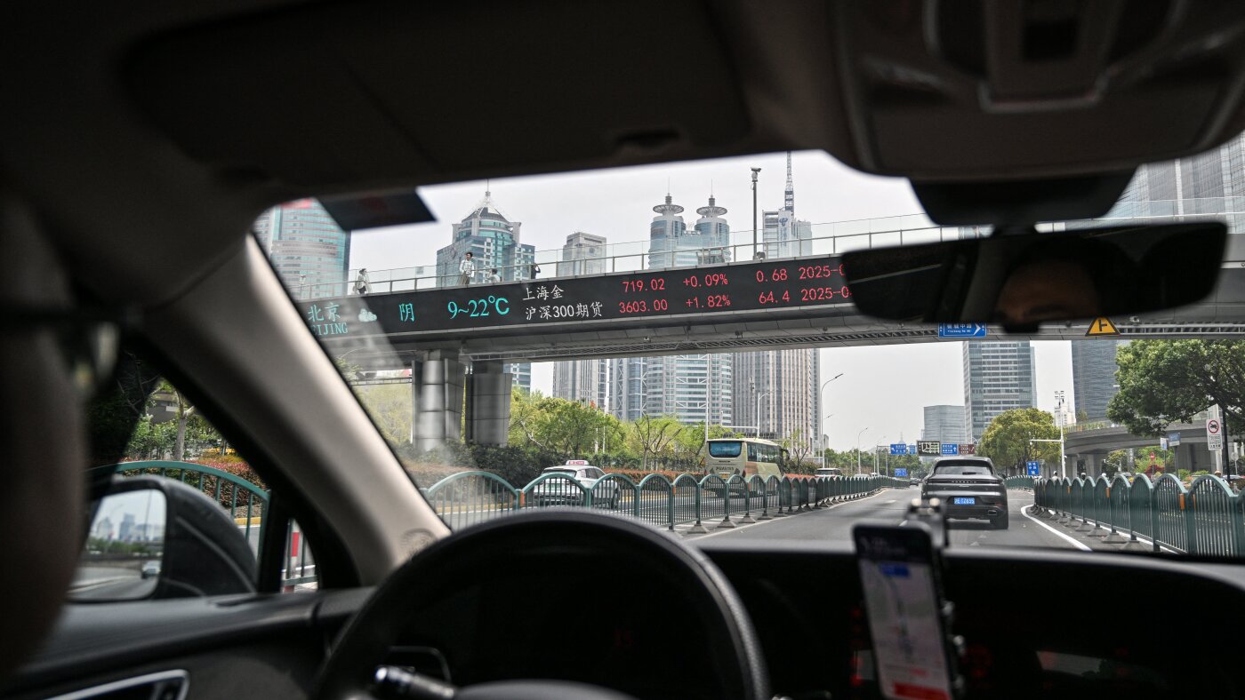 Featured image for China's Ride-Hailing Firms Address Driver Sleep-Related Car Odors