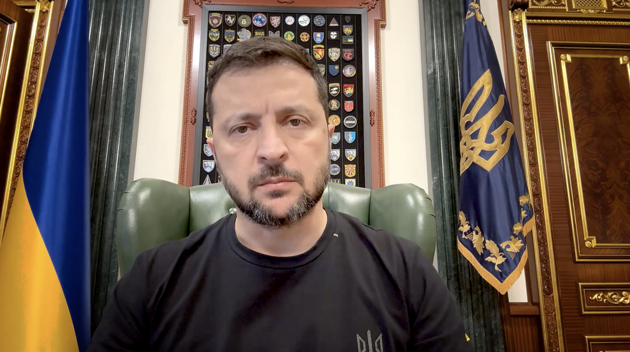 Zelensky Vows Ukraine Won't Concede Land Amid Summit Tensions