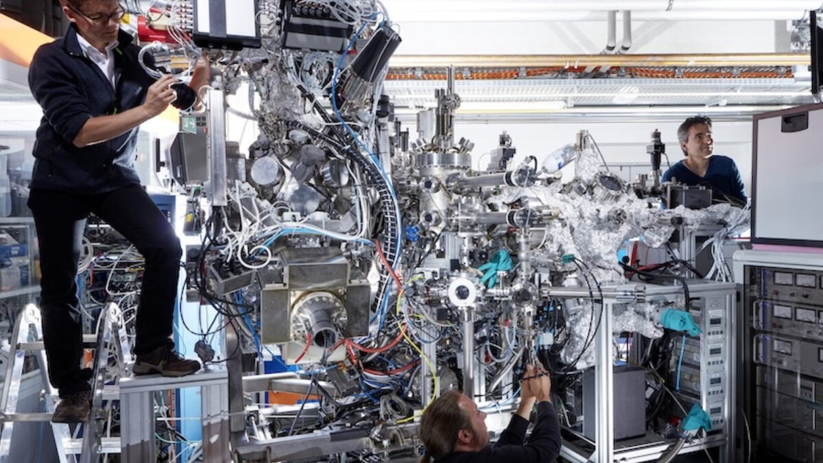 Featured image for Scientists Uncover How Quasiparticles Disrupt Electrical Conductivity