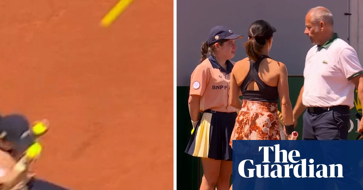 Featured image for Doubles pair disqualified at French Open after hitting ball girl.