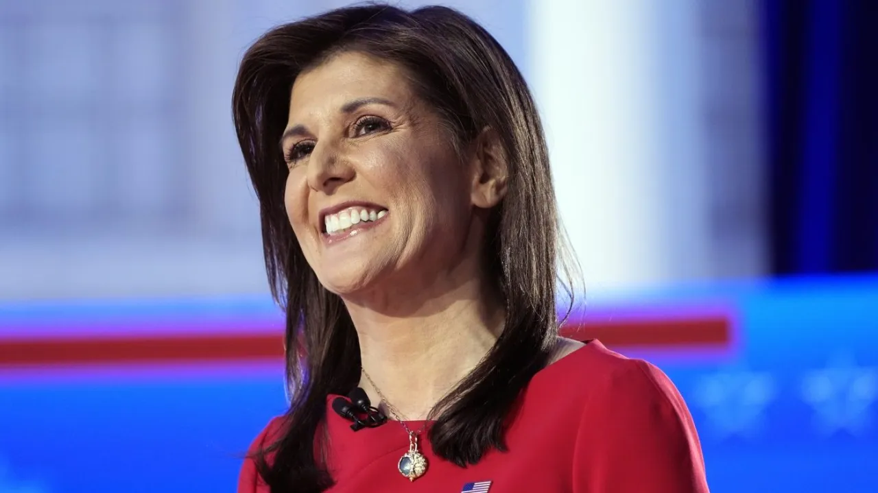 "Haley Narrows Trump's Lead in New Hampshire and Defies Expectations in Iowa"