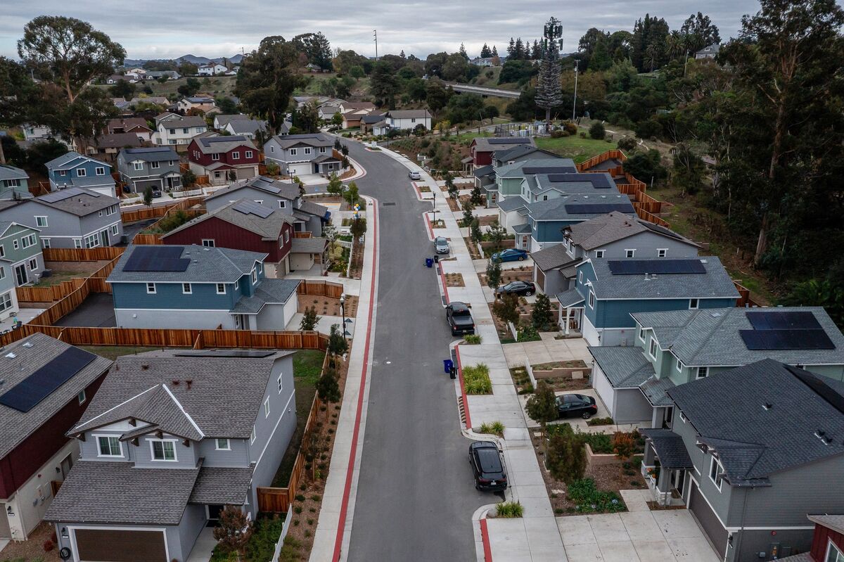 Featured image for Mortgage Rates Drop to 2025 Lows, Boosting Homebuyer Confidence