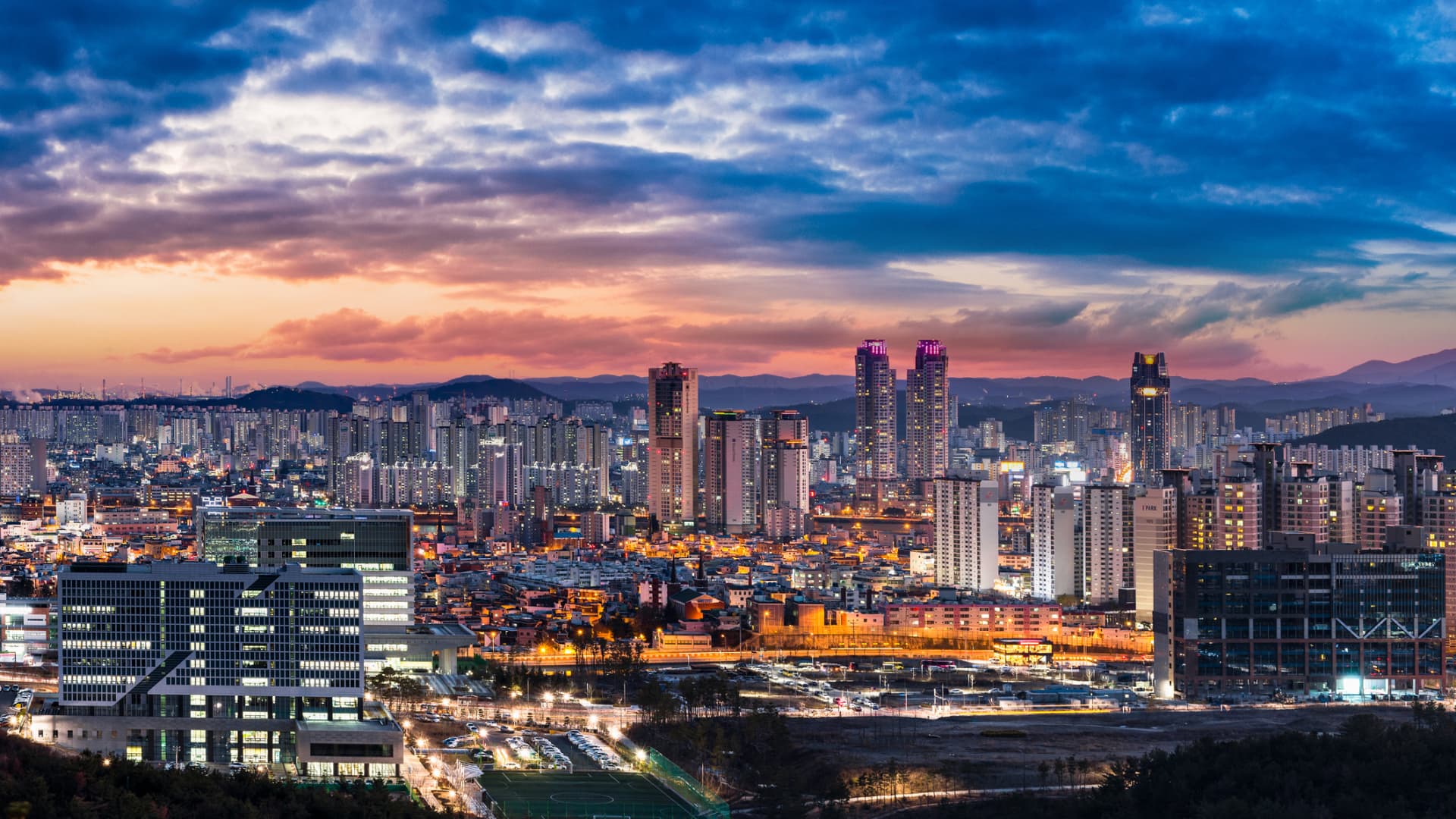 Featured image for Asian Markets Rise as Investors Await Trump-Zelenskyy Meeting