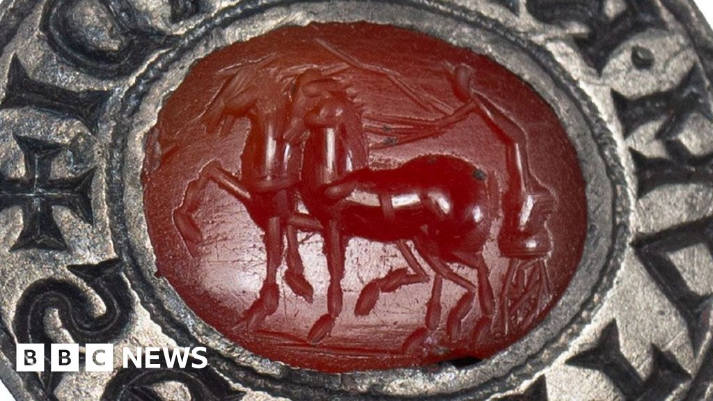 Featured image for Detectorist Discovers Medieval and Roman Seal Matrix in Gosfield