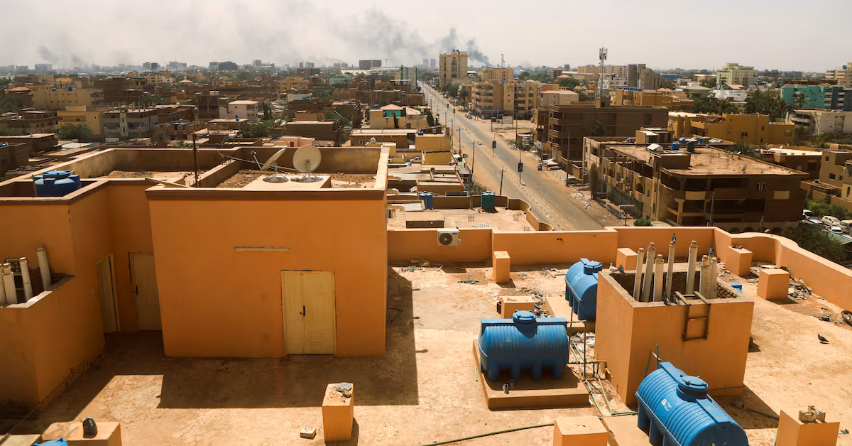 Featured image for Egyptian soldiers return home from Sudan amidst ongoing conflict.