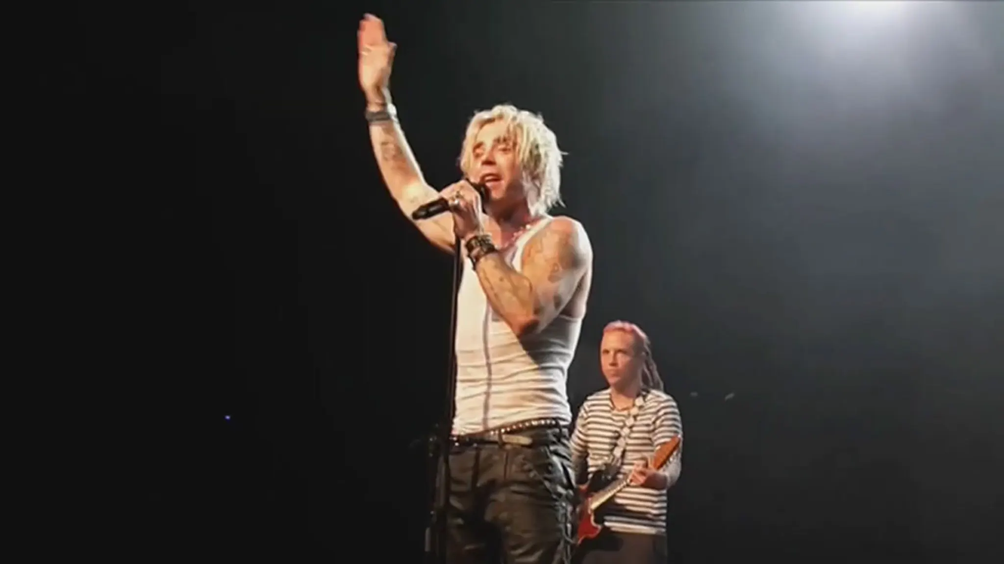 Featured image for Mod Sun Credits Fans for Saving His Life During Avril Lavigne Breakup