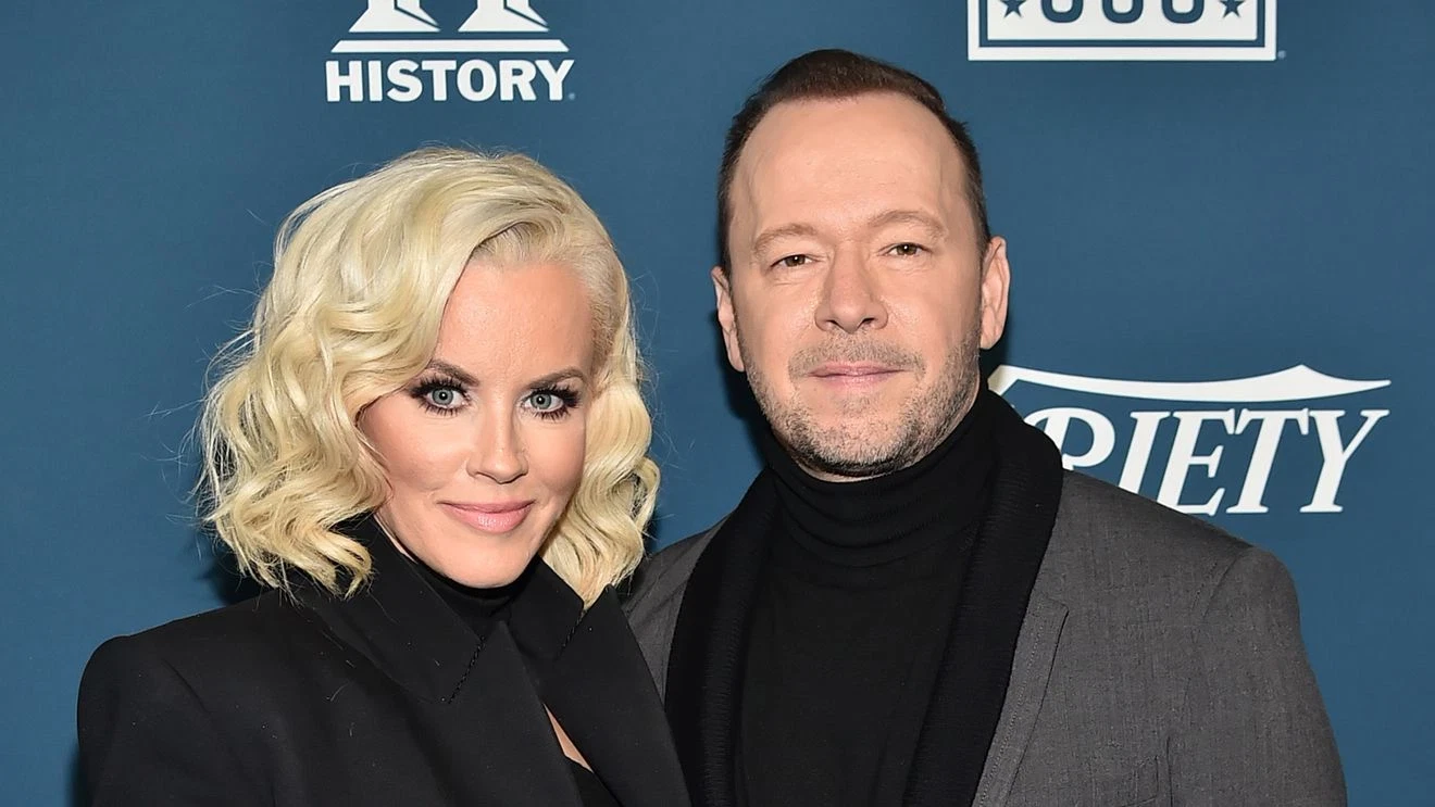 Featured image for Jenny McCarthy Reveals Bedroom Challenges with Donnie Wahlberg