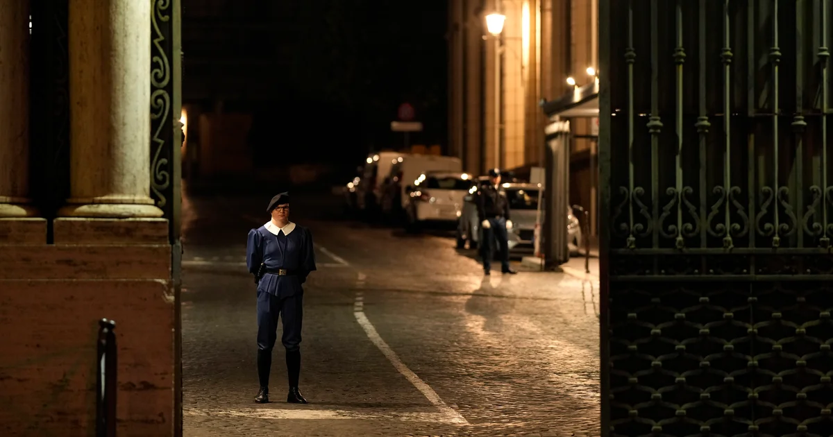 Featured image for Police Shoot at Car Tires During Vatican Gate Chase