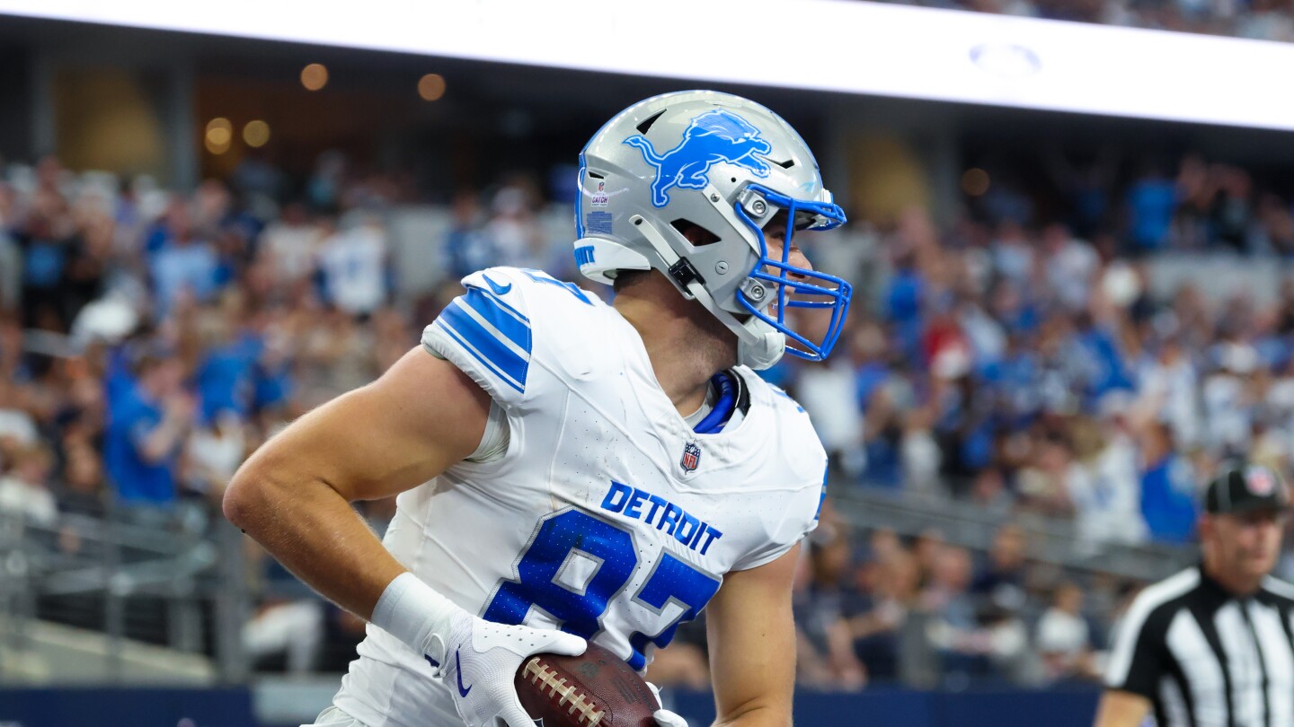 Featured image for Lions' LaPorta Out, Davis to Play with Cast Against Jaguars