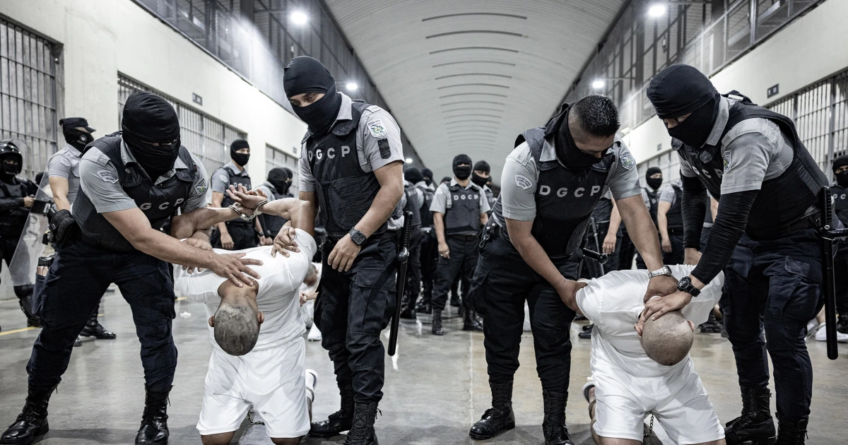 Featured image for Judge mandates due process for migrants deported to El Salvador