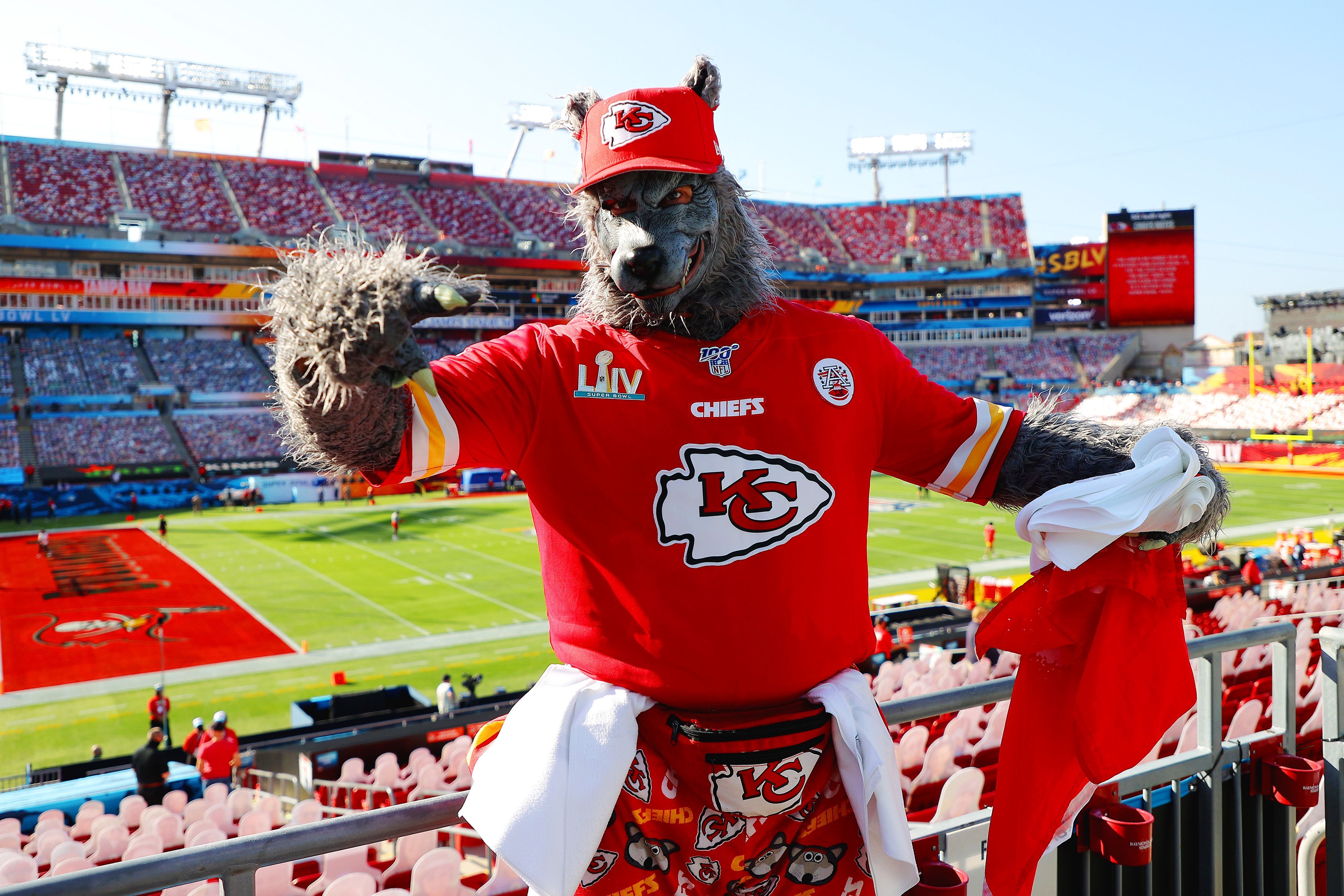 Chiefs superfan accused of robbery goes missing, $1M bond warrant issued.