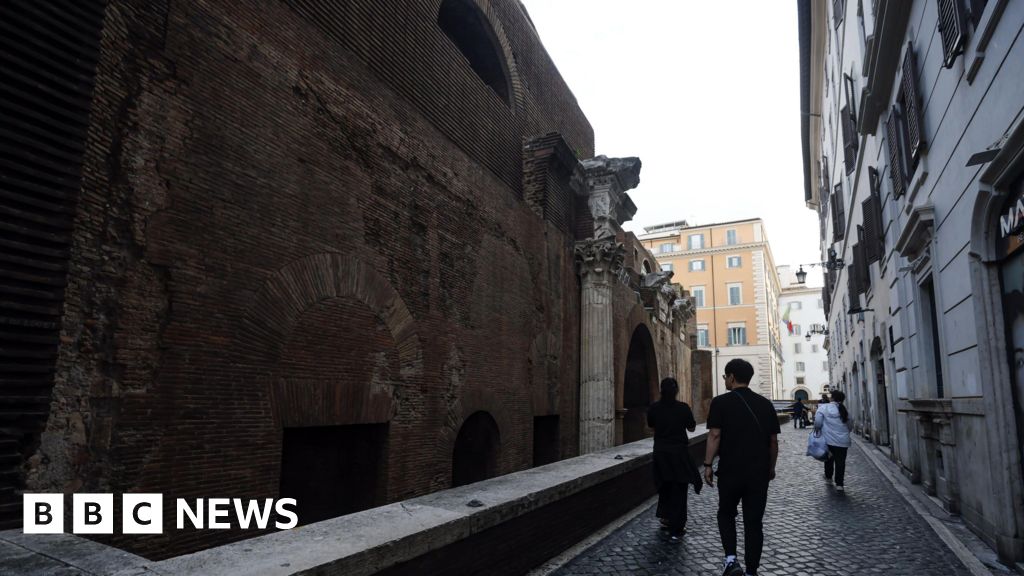 Featured image for Japanese Tourist Dies in Fall at Rome's Pantheon