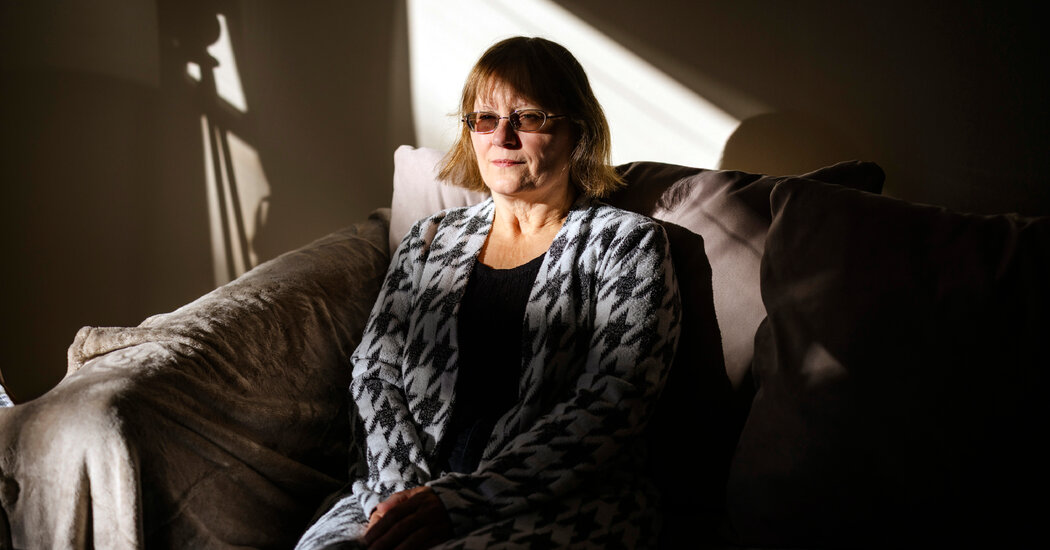 Featured image for Federal Workers Struggle as Shutdown Continues