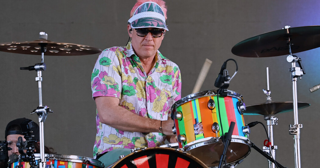 Featured image for Josh Freese Joins Foo Fighters as New Drummer After Taylor Hawkins' Passing.