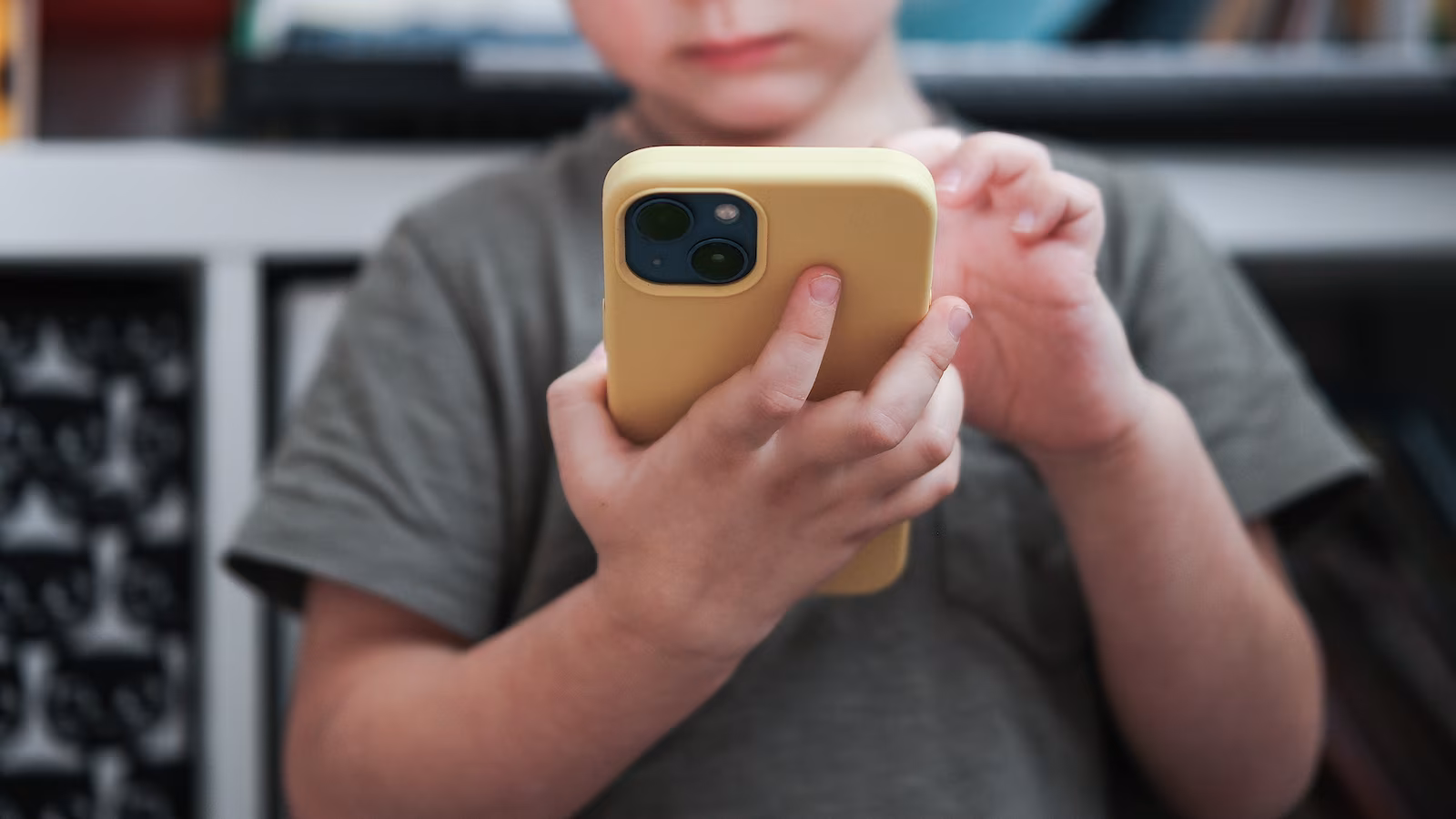 Featured image for Excessive Screen Time and Sleep Loss Raise Heart Risk in Kids and Teens