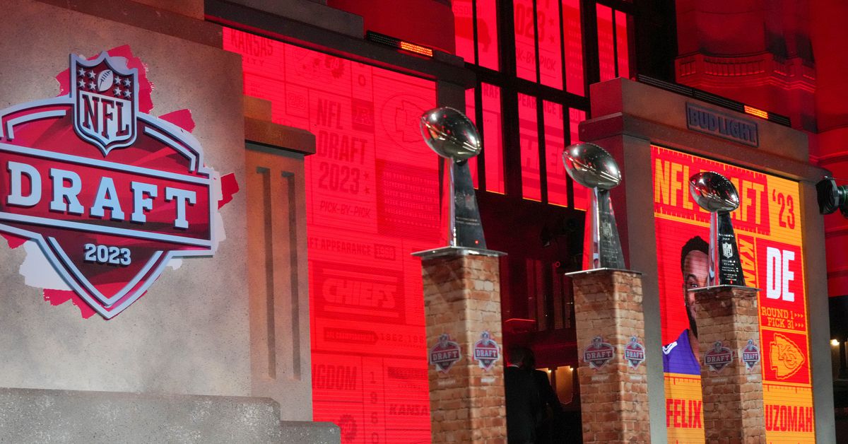 Featured image for Chiefs' 2023 first-round pick Felix Anudike-Uzomah stays disciplined amidst draft options.