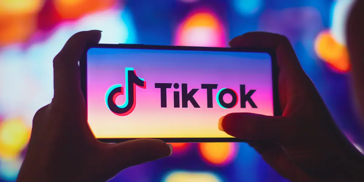 Featured image for TikTok CEO faces Congress scrutiny while internet shows support.