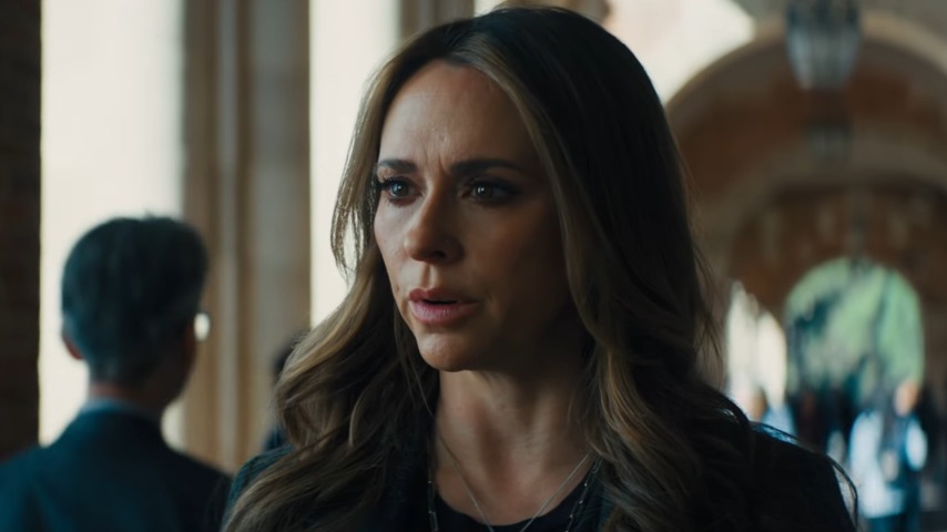 Featured image for Jennifer Love Hewitt Denies Ongoing Feud with Sarah Michelle Gellar