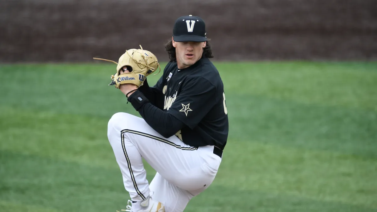 Featured image for Tennessee dominates Vanderbilt in weekend baseball series.