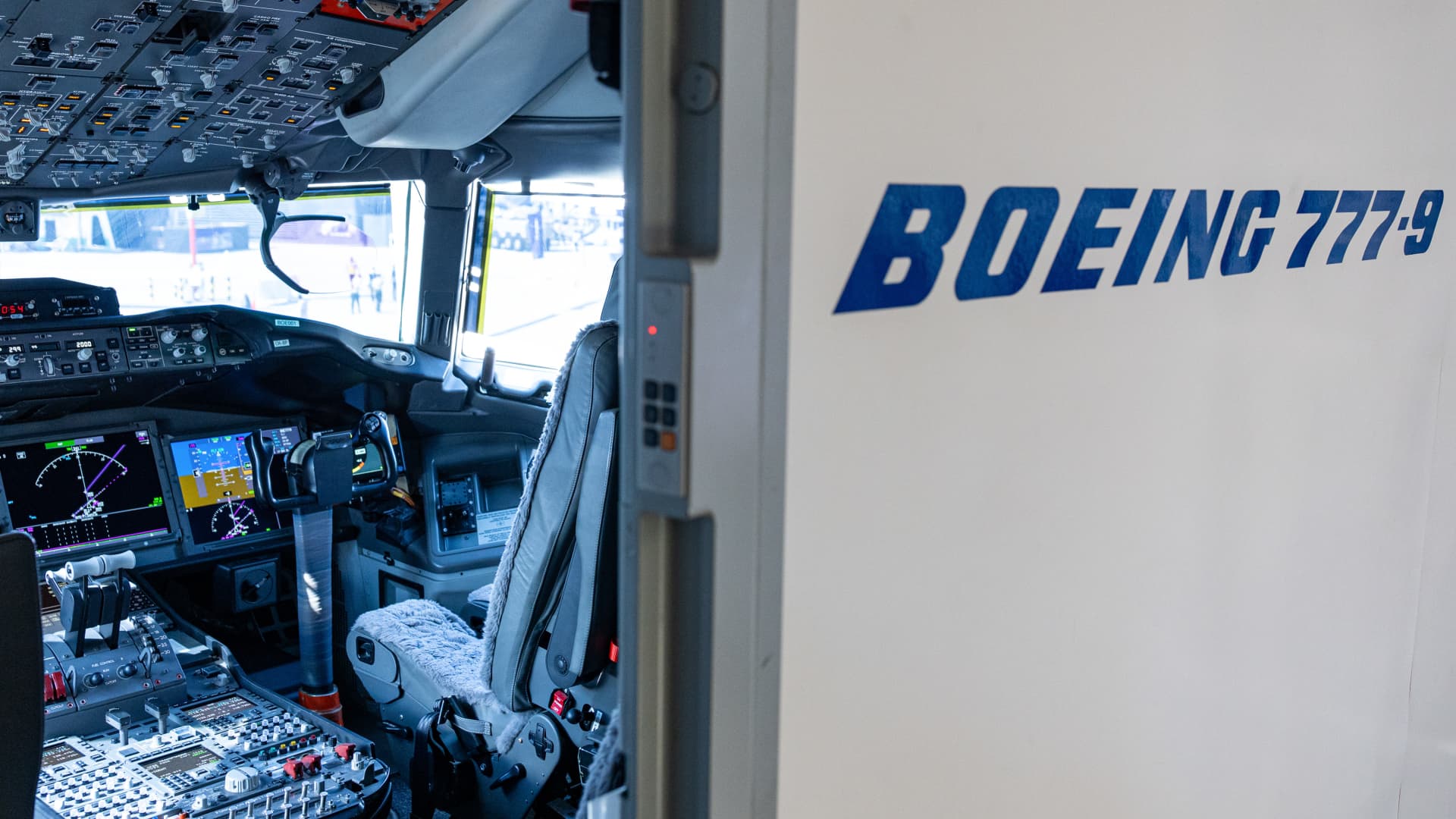 Featured image for Cramer Recommends Buying Boeing as Bank Stocks Continue to Rise
