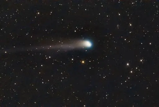 Featured image for October Brings Rare Twin Comets and the Bright Lemmon Sight