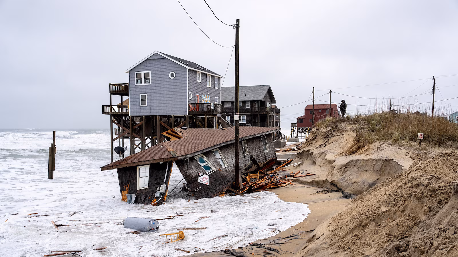 Featured image for Multiple Oceanfront Homes Collapse in Erosion-Hit Outer Banks