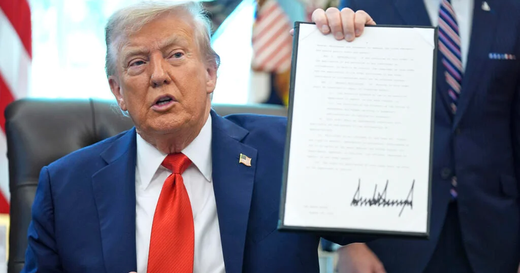 Featured image for Feds charge veteran for flag burning protest outside White House