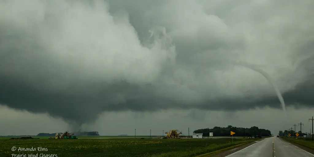 Featured image for Severe Storms and Tornadoes Threaten Midwest and South.