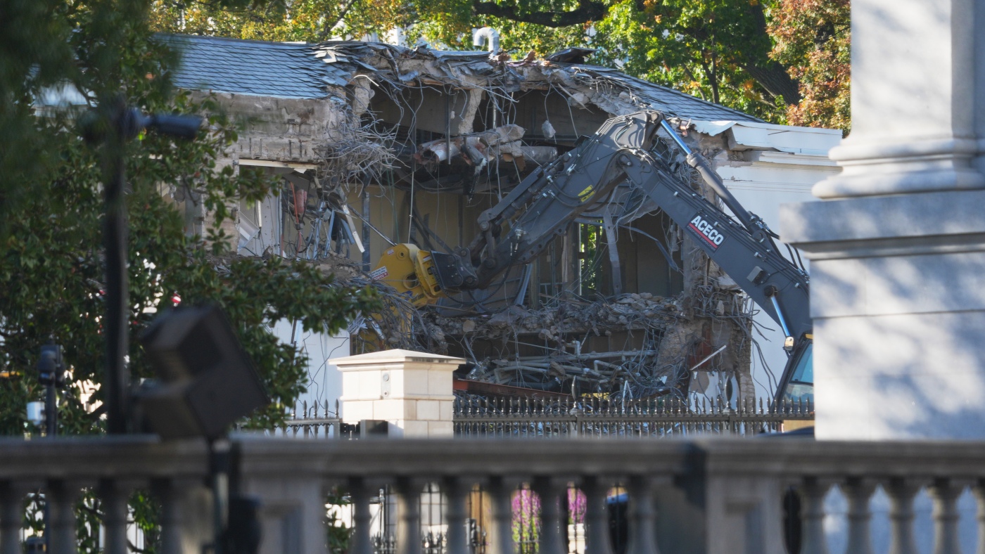 Featured image for White House East Wing Demolished for Trump’s New Ballroom Project