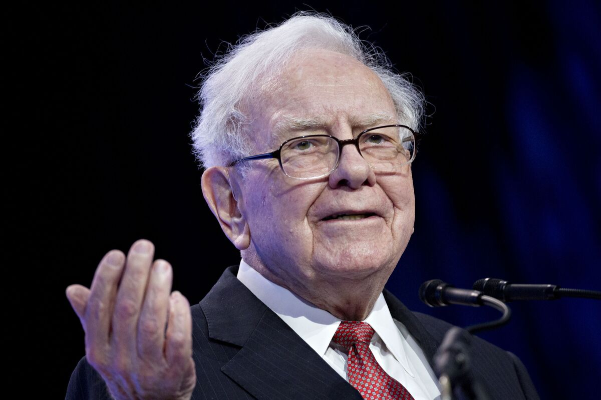 Featured image for Warren Buffett Announces Retirement and Major Philanthropic Shift