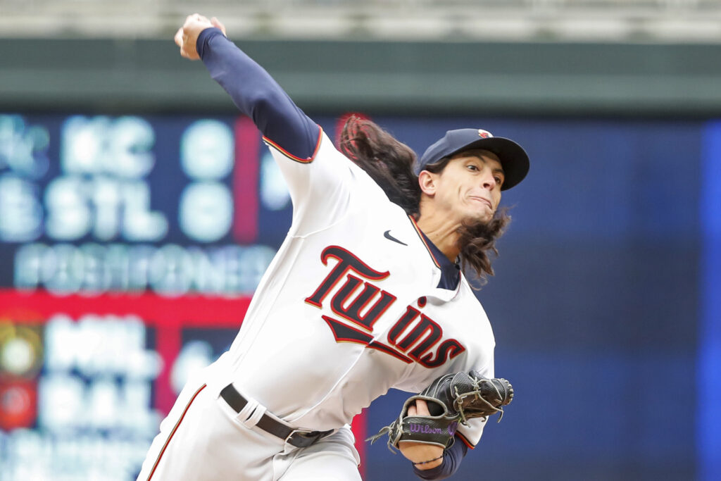 Featured image for Braves Claim Dereck Rodríguez off Waivers from Twins, Transfer Kyle Wright to 60-Day IL