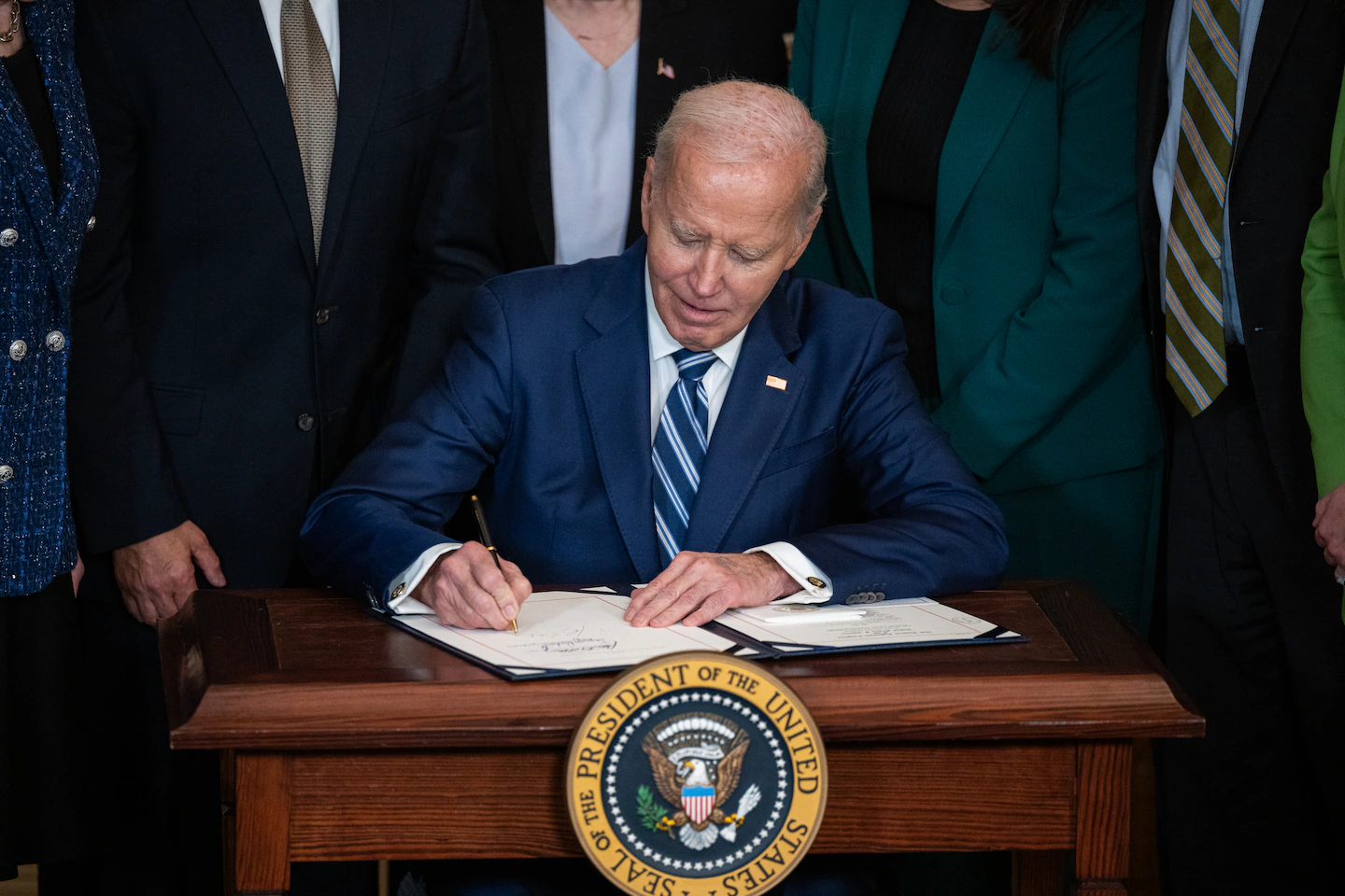 Featured image for GOP Oversight Report Criticizes Biden's Autopen Pardons and Mental Fitness