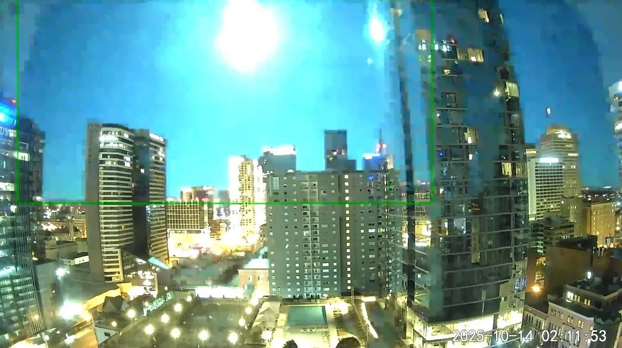 Featured image for Bright Fireball Meteor Lights Up Tennessee Skies