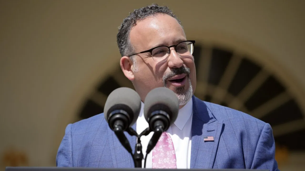 Featured image for US Education Department confirms resumption of student loan payments this year.