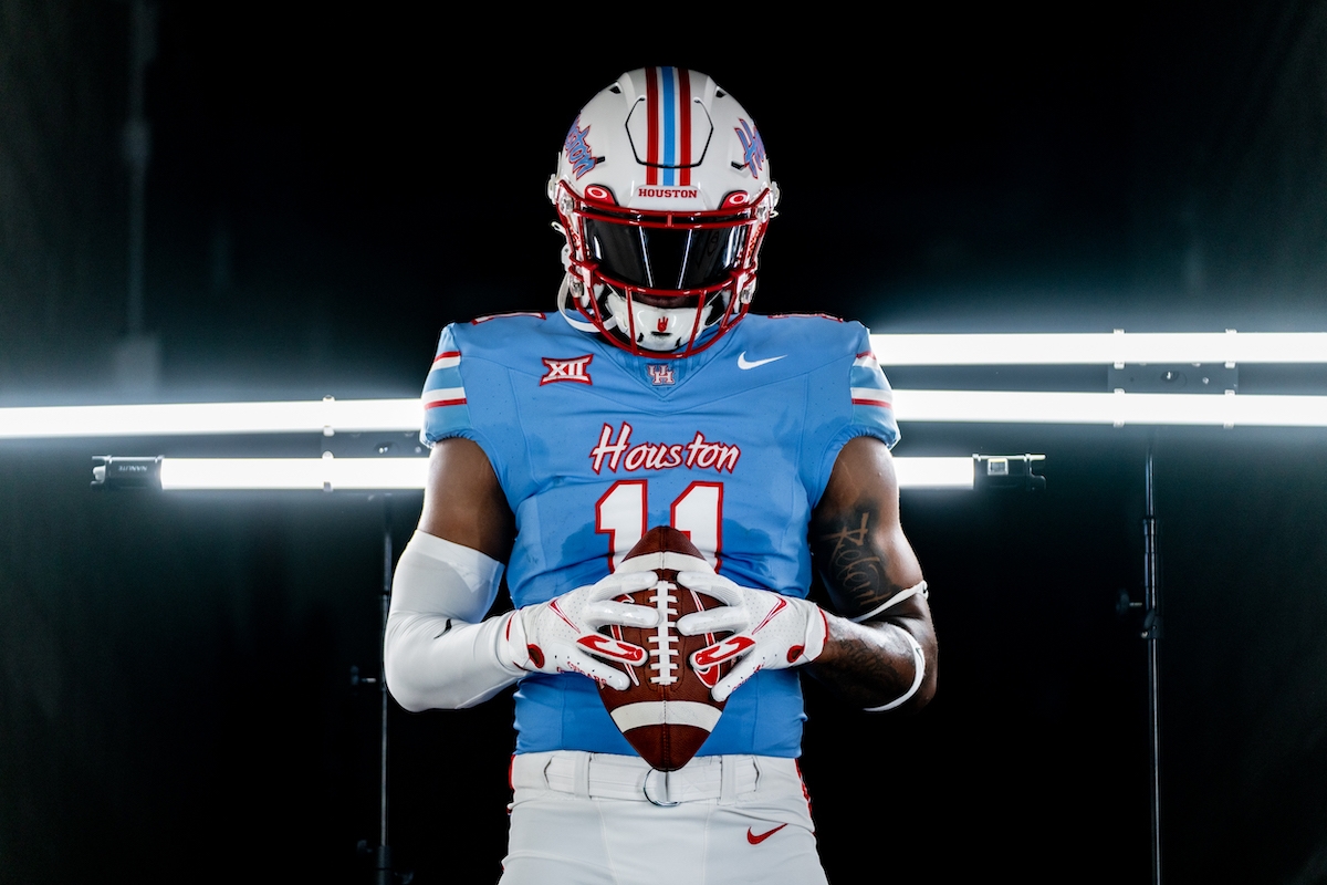 Featured image for Houston Cougars Pay Homage to Oilers with Special Uniforms