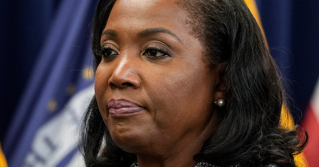 Featured image for Fed Governor Lisa Cook Sues Trump Over Unlawful Dismissal Amid Banking Concerns