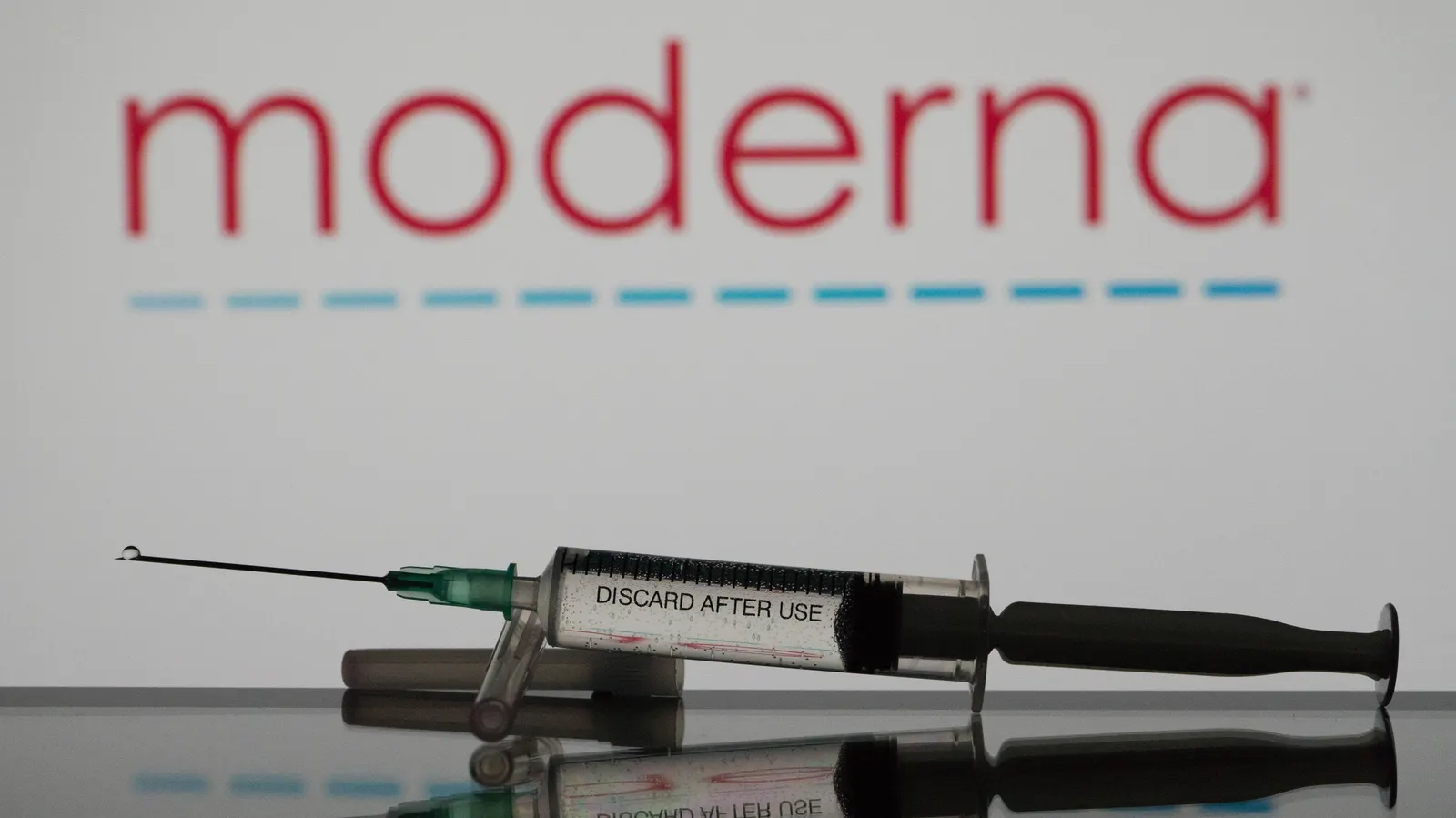 Featured image for "US Close to Funding Moderna's mRNA Bird Flu Vaccine Trial"