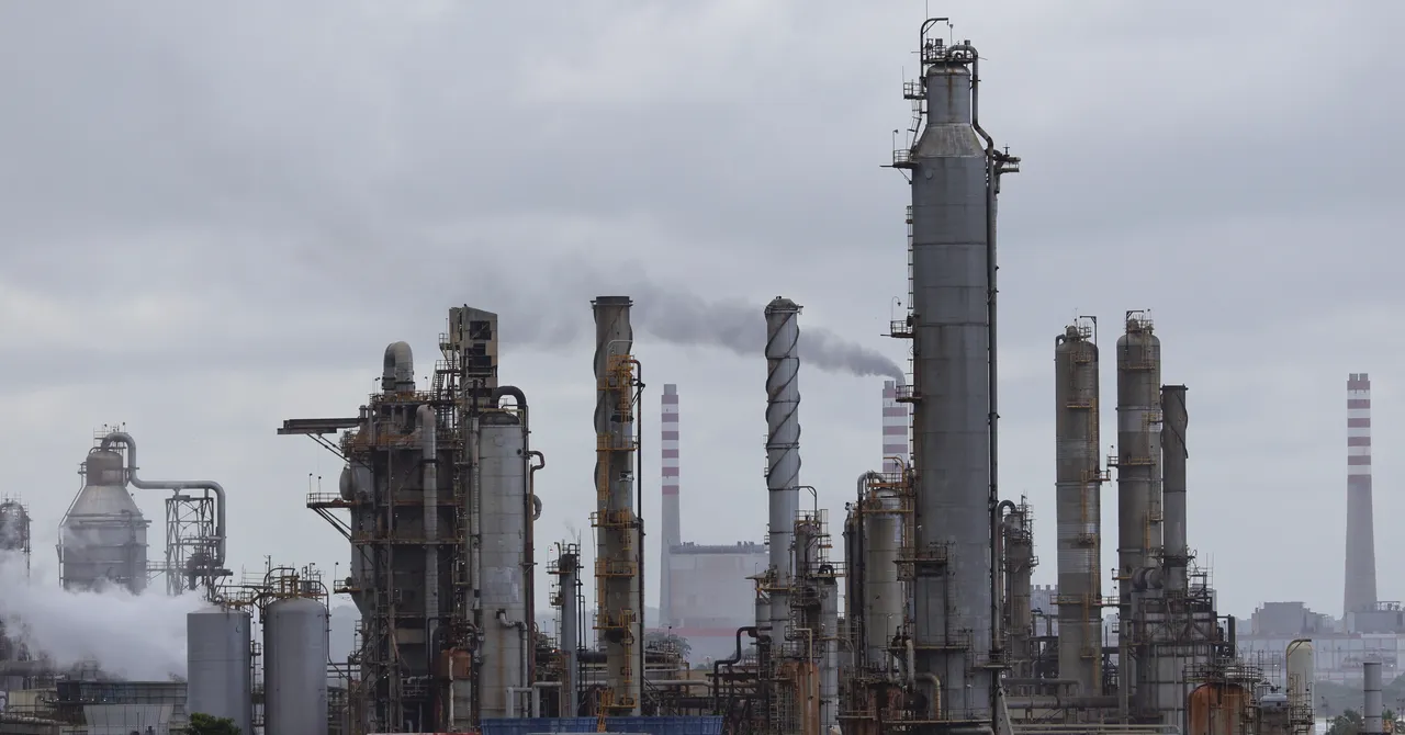 Featured image for U.S. Moves on Venezuela's Oil and Maduro Amid Market Fluctuations