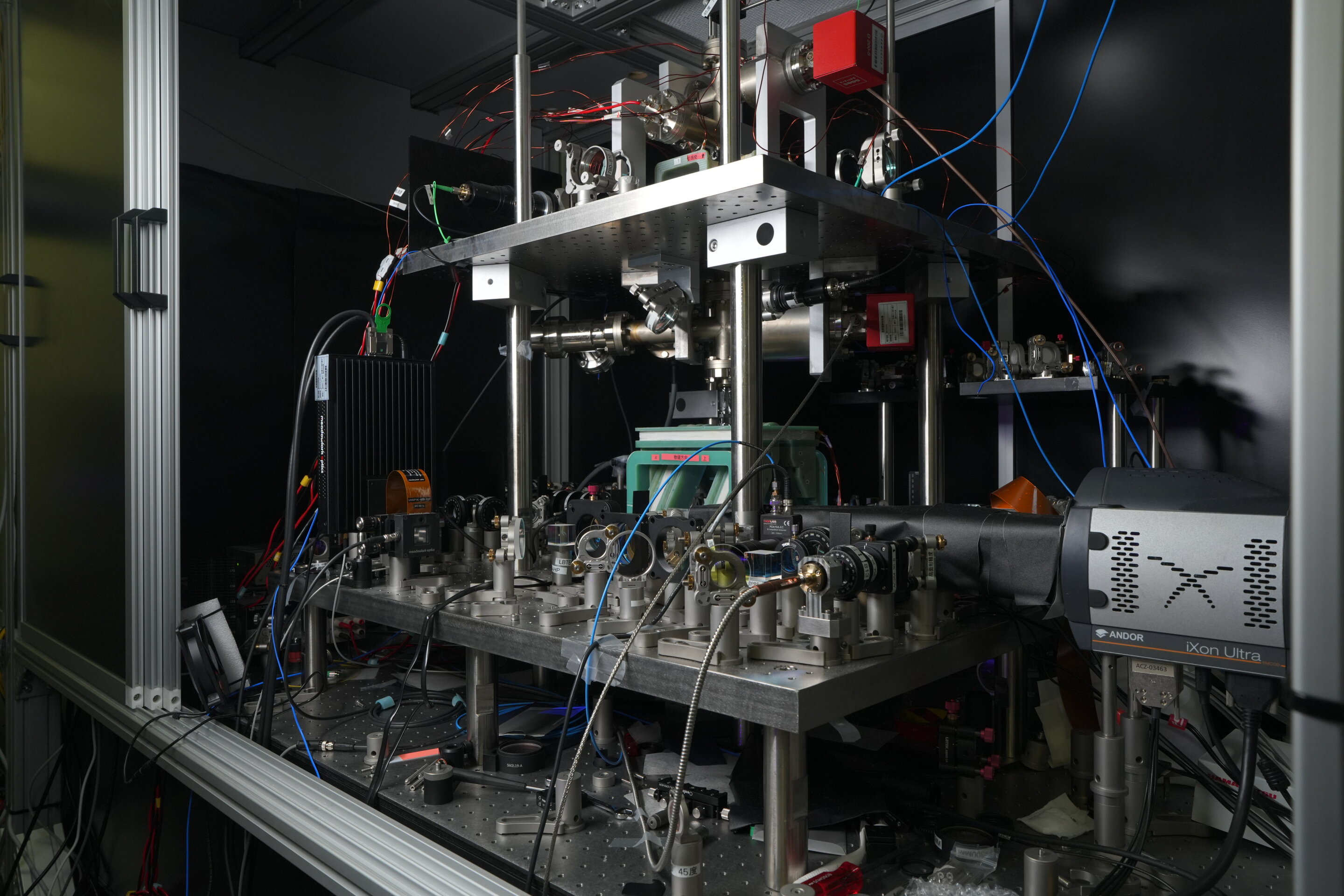 Featured image for AI Breakthrough Enables Creation of the Smallest Quantum Arrays and Cat Videos