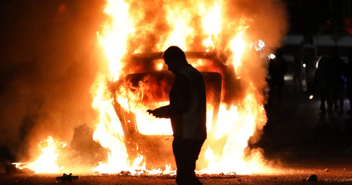 Featured image for Violence Continues in Northern Ireland as Riots Erupt for Second Night