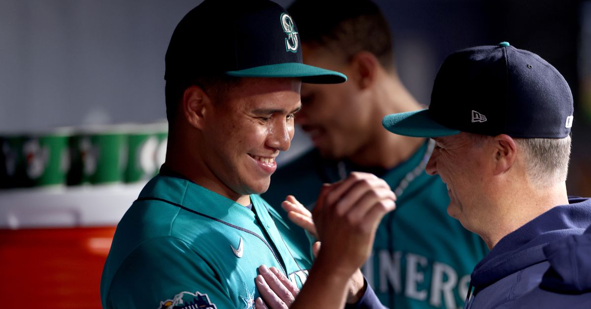 Featured image for MLB Recap: Cubs Defeat Marlins 4-2 in May 6th Game