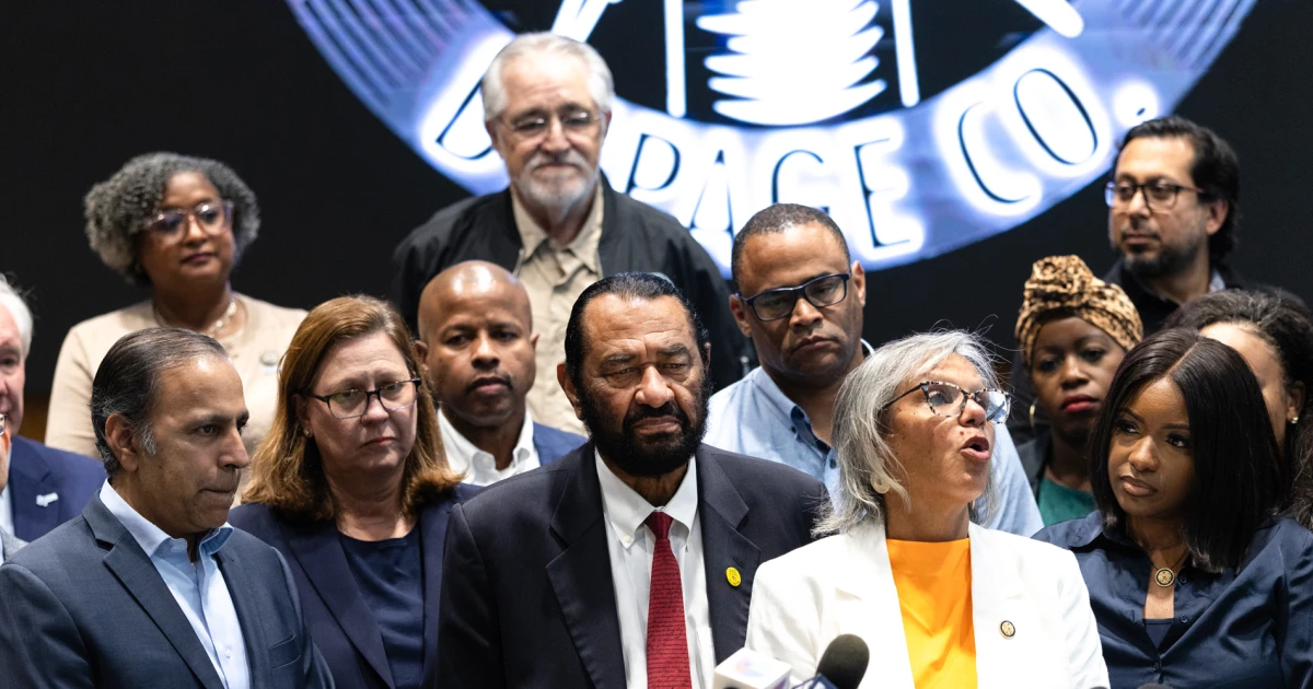 Featured image for Texas Democrats Evacuated from Chicago Hotel Amid Bomb Threat
