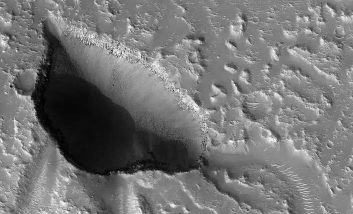 Featured image for Scientists Discover 8 Mysterious Caves on Mars Ideal for Shelter