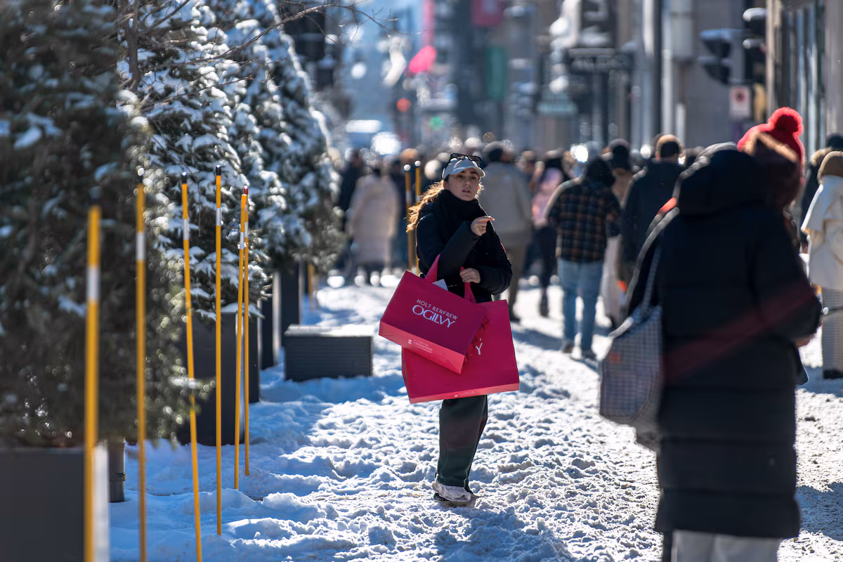 Featured image for Holiday Spending Surges Despite Economic Challenges, Boosted by E-Commerce and Electronics