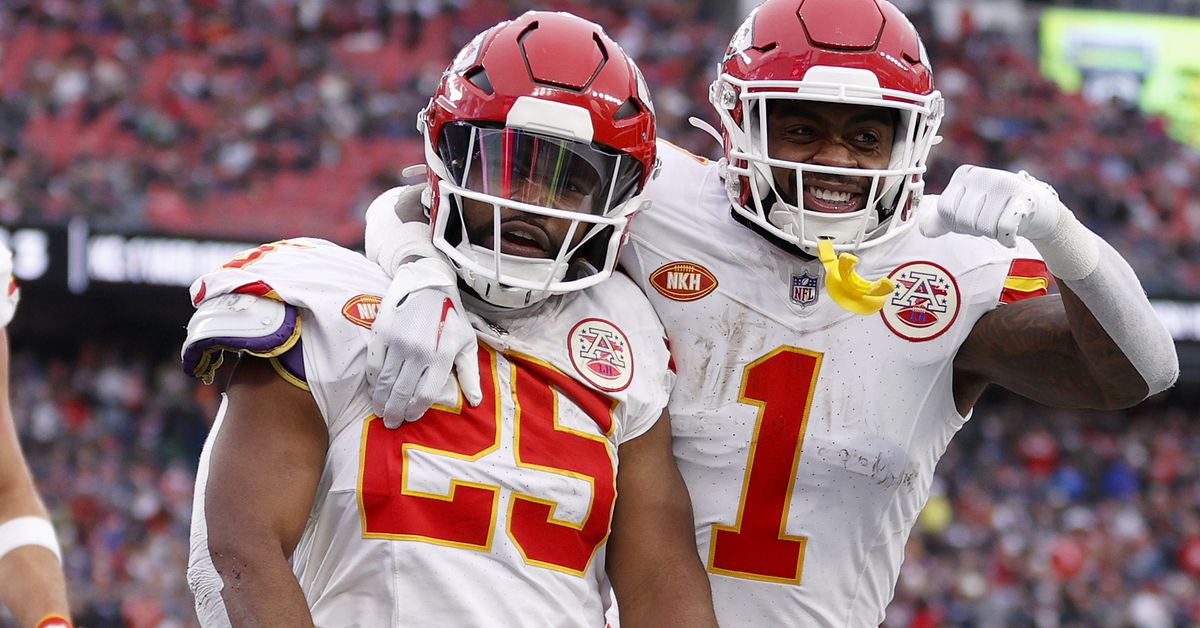 Featured image for Clyde Edwards-Helaire Shines in Chiefs' Victory over Patriots