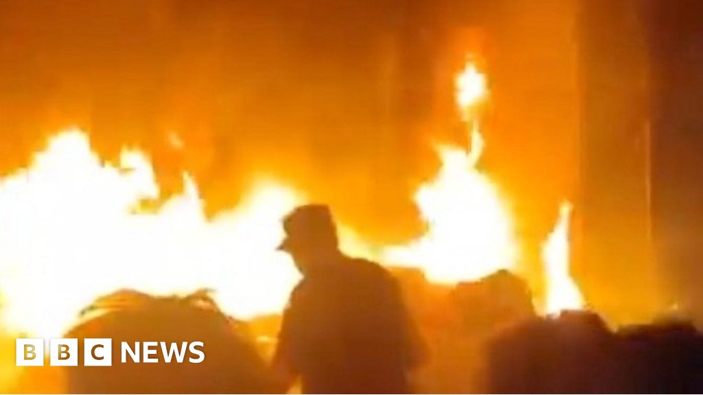 Featured image for Protests in Libya Lead to Mayor's House Burning in Flood Aftermath