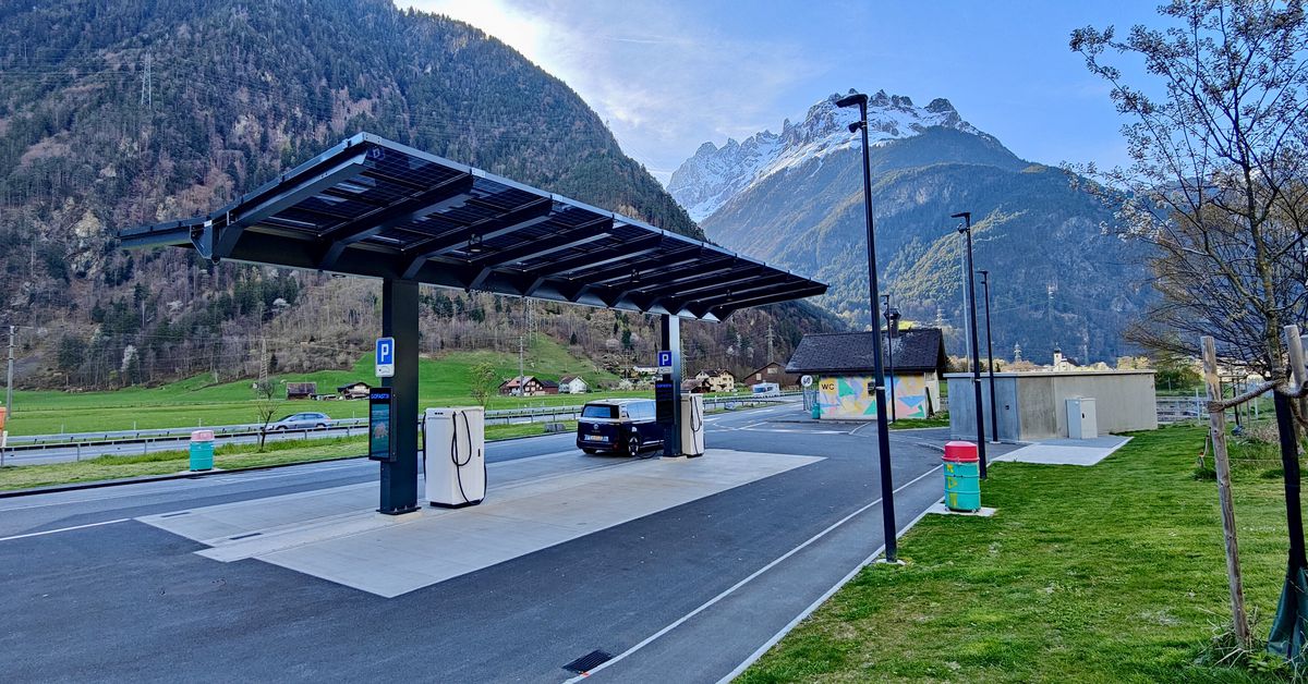 Featured image for EU Implements Sweeping Laws to Accelerate Decarbonization and Boost Electric Vehicle Infrastructure