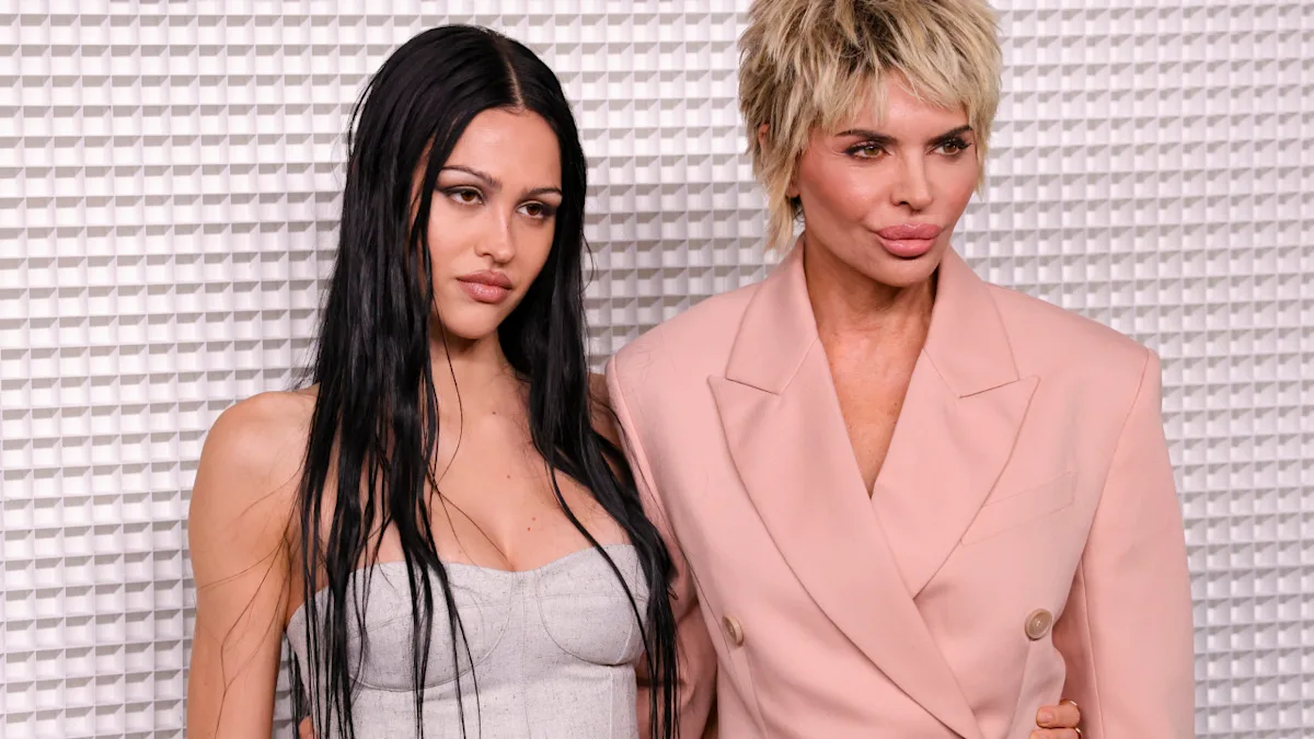 Featured image for Fans Spot Similarity in Lisa Rinna’s Daughter at Victoria’s Secret Show