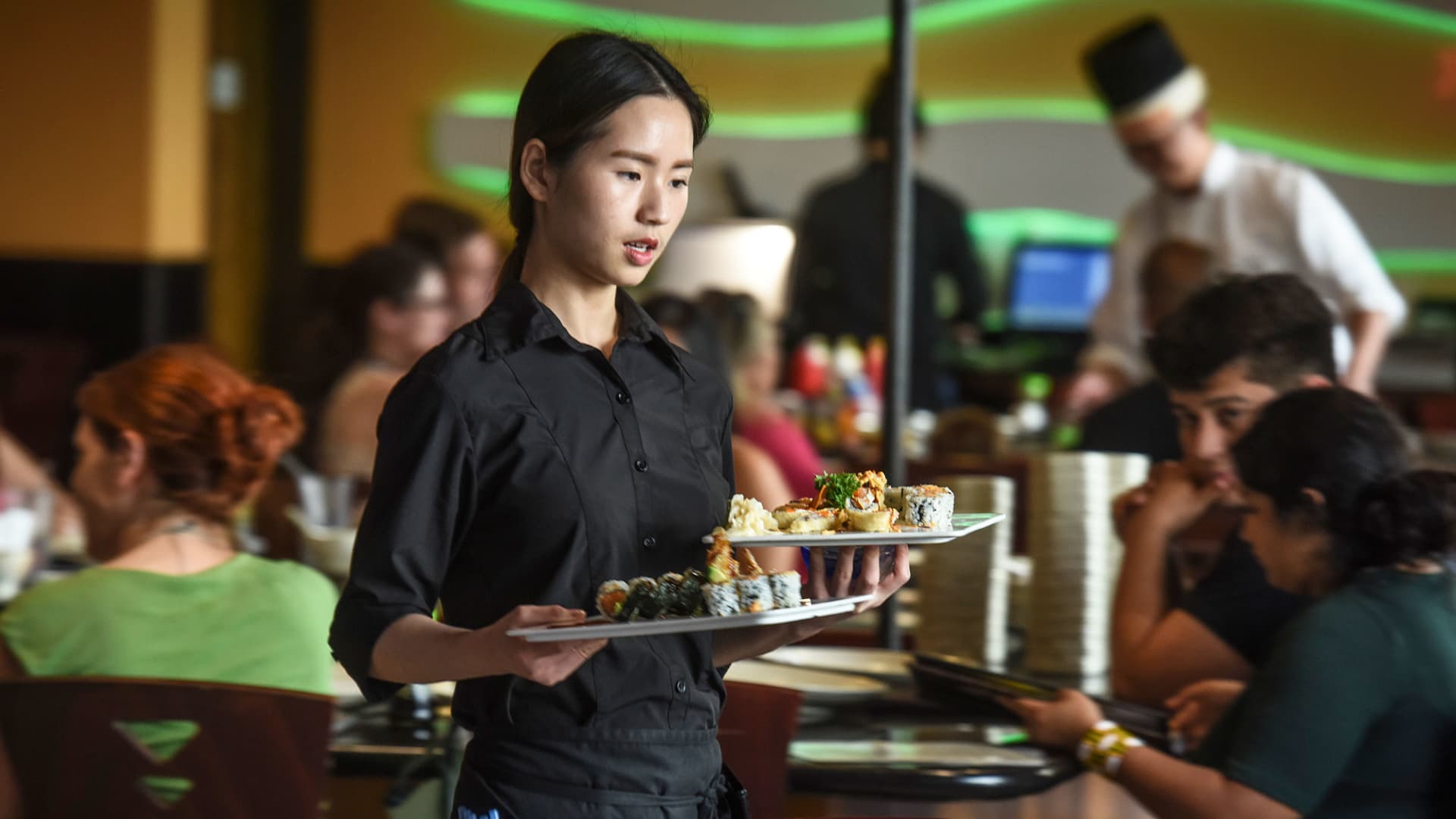 Featured image for Summer Restaurant Sales Uncertain as Consumer Confidence Wavers