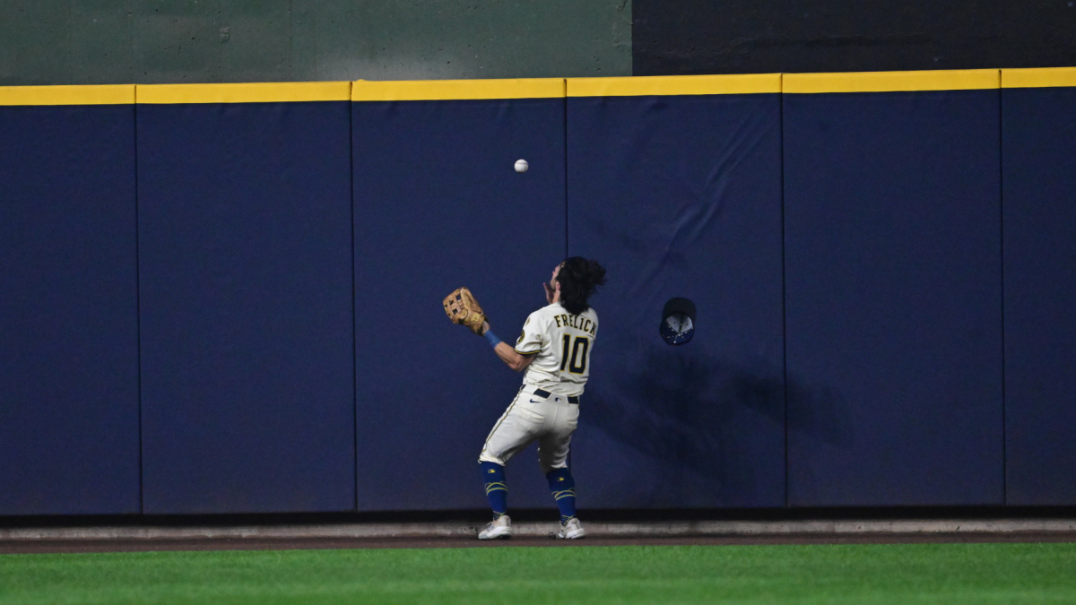 Featured image for Brewers' Spectacular Double Play and Snell's Pitching Shine in NLCS Game 1